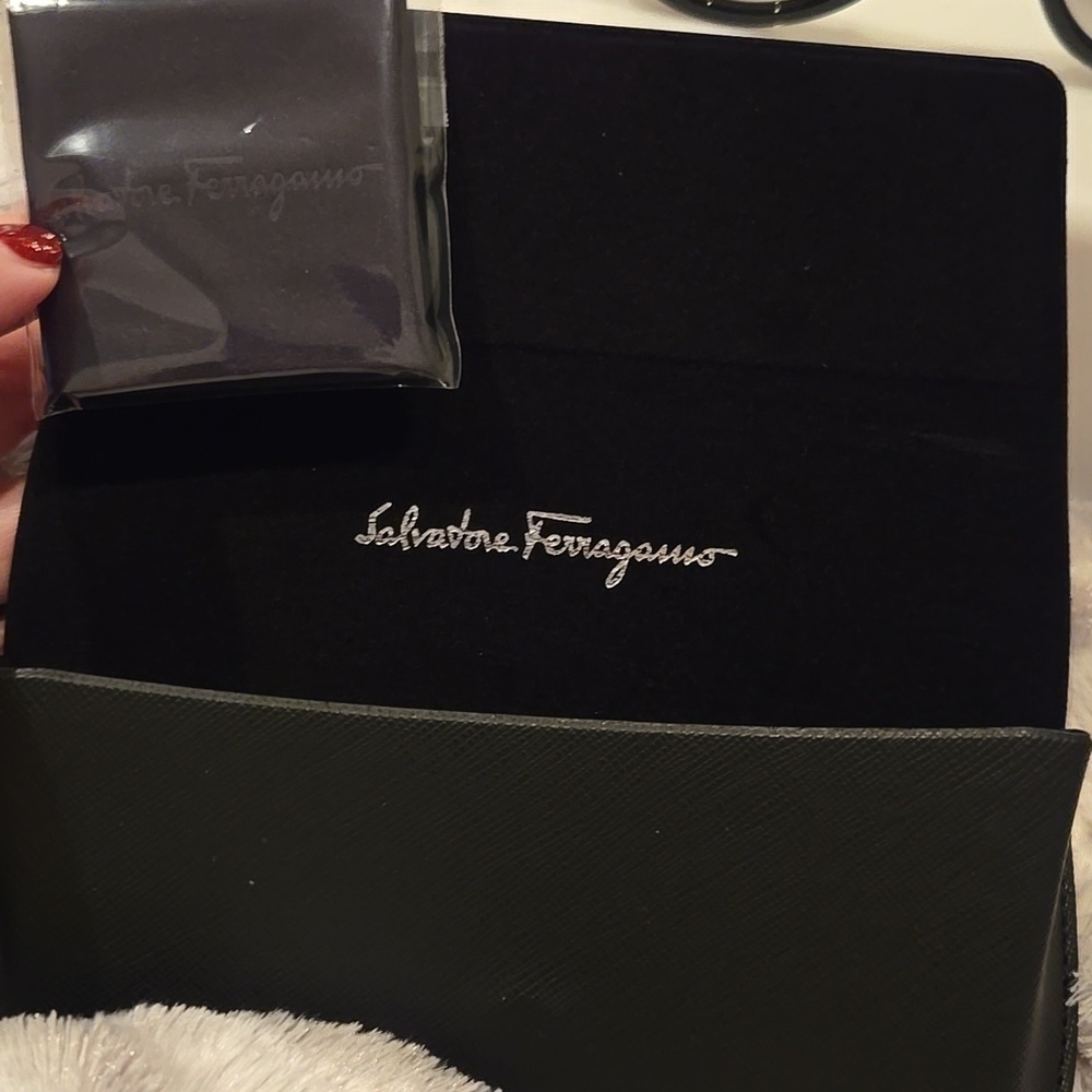 Salvatore Ferragamo Black Cat-Eye Sunglasses Brand New In Case - Picture 10 of 12